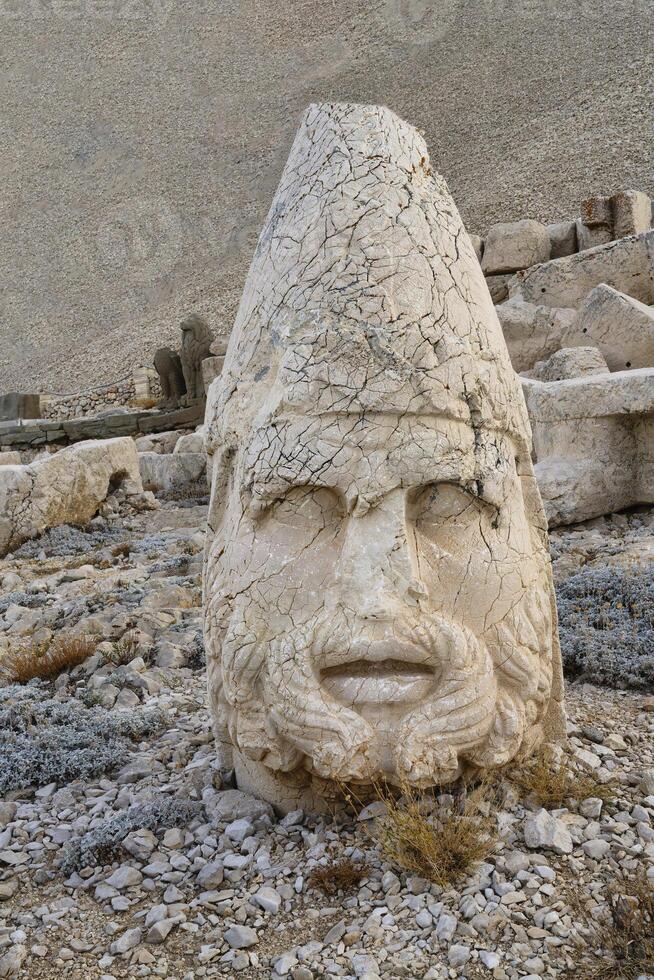 Heracles estatua cerca el comagene Rey Antíoco yo tumba en el parte superior de montar nemrut, adiyaman provincia, Turquía foto