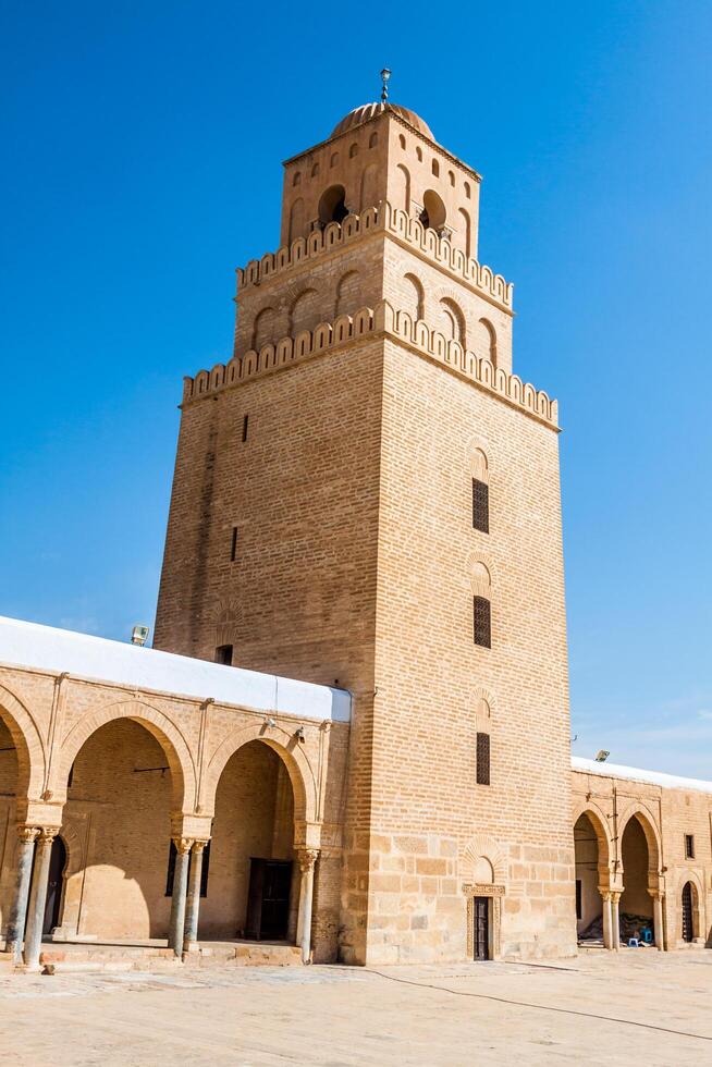 el genial mezquita de Kairouan genial mezquita de sidi uqba, Túnez foto