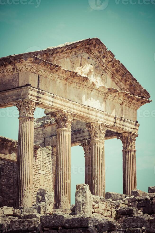 restante de el romano ciudad de dougga con el Capitolio, Túnez foto