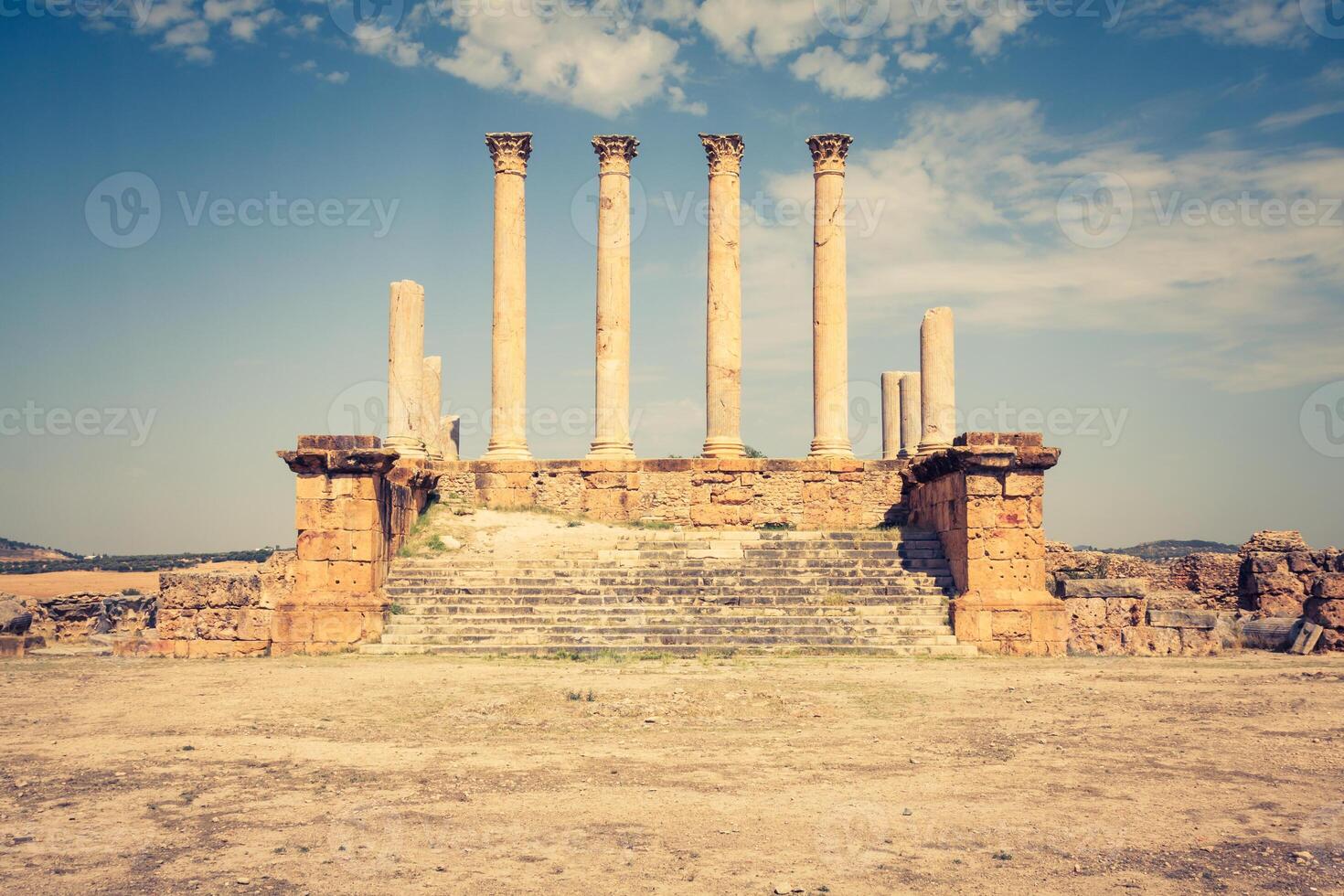 tuburbo majus, Túnez un pocos de el restante pilares cuales una vez construido el Capitolio foto