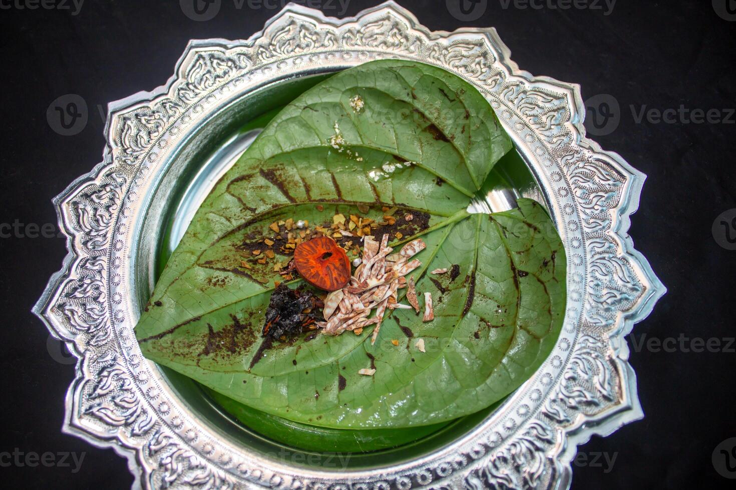 jorda indian paan masala on betel leaf top view photo