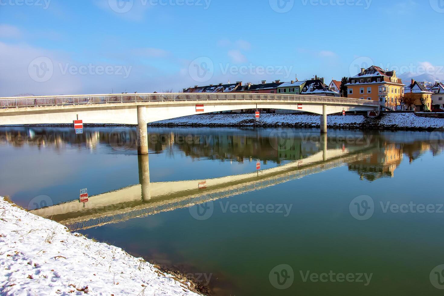 pionero puente es un puente terminado el salzach en el norte de el ciudad de Salsburgo. foto