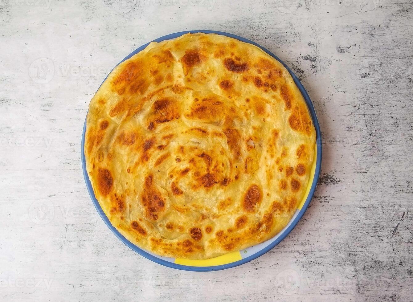 Ceispy simple paratha served in a plate isolated on background top view of indian and pakistani desi food photo