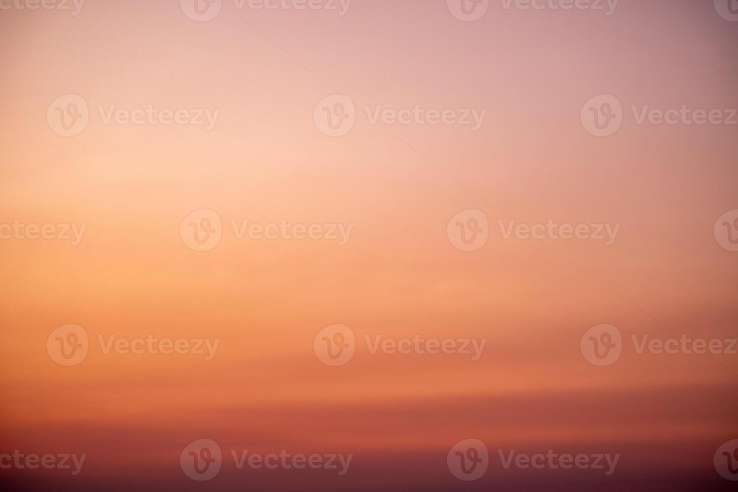 hermosa , lujo suave degradado naranja oro nubes y luz de sol en el azul cielo Perfecto para el fondo, tomar en siempre, crepúsculo, grande tamaño, alto definición paisaje foto