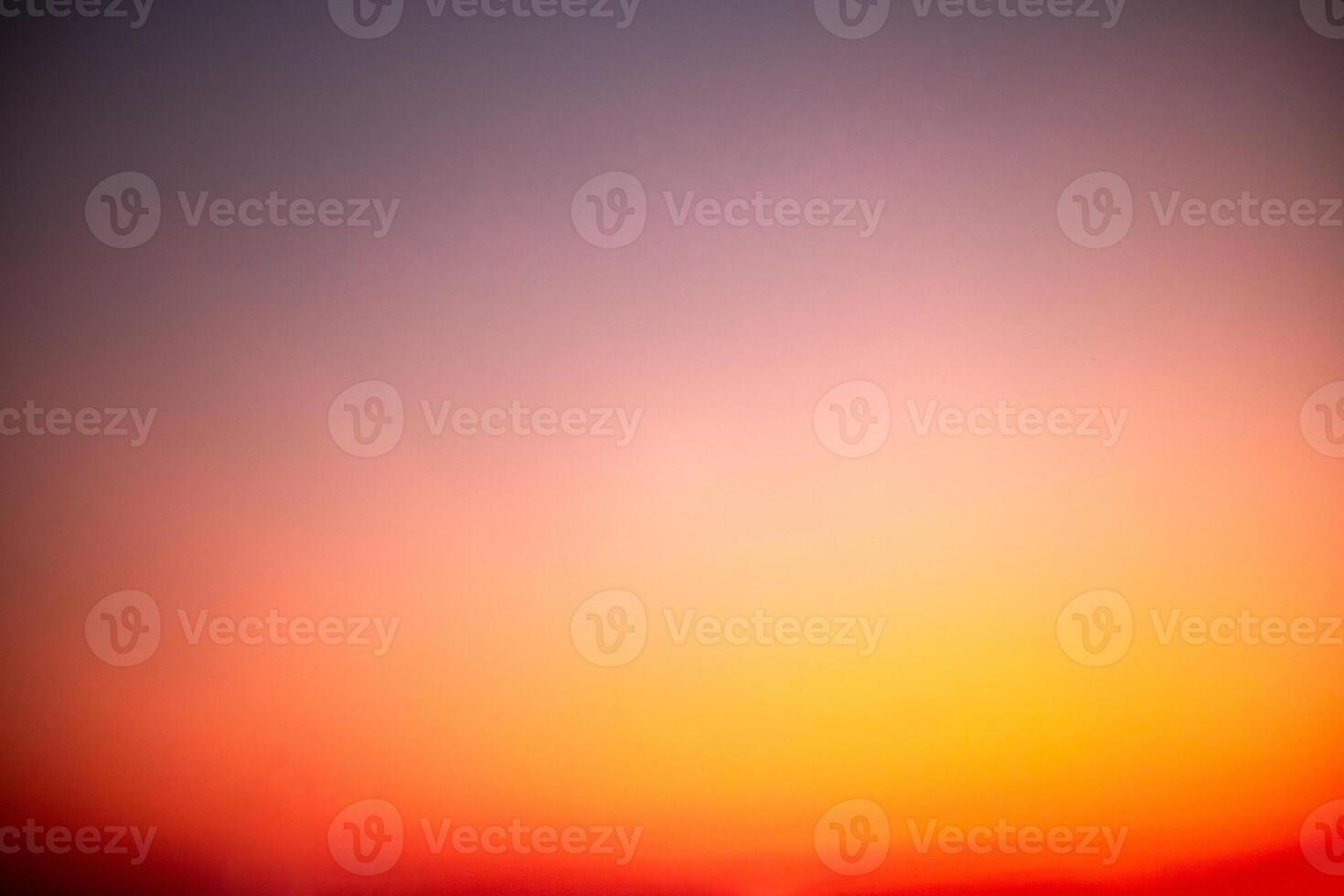 hermosa , lujo suave degradado naranja oro nubes y luz de sol en el azul cielo Perfecto para el fondo, tomar en siempre, crepúsculo, grande tamaño, alto definición paisaje foto