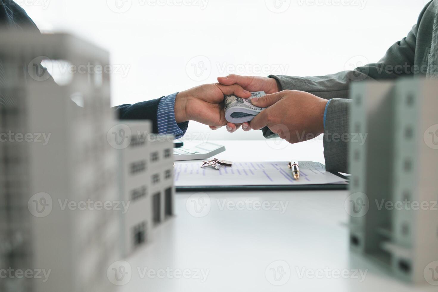 Investors work with real estate brokers to purchase real estate to rent to those interested in renting it out. Real estate trading and investment ideas to increase long term profits. photo