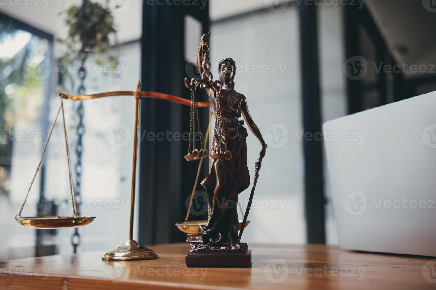 estatua de Dios themis dama justicia es usado como símbolo de justicia dentro ley firma demostrar veracidad de hechos y poder a juez sin prejuicio. hemis dama justicia símbolo de honestidad y justicia. foto