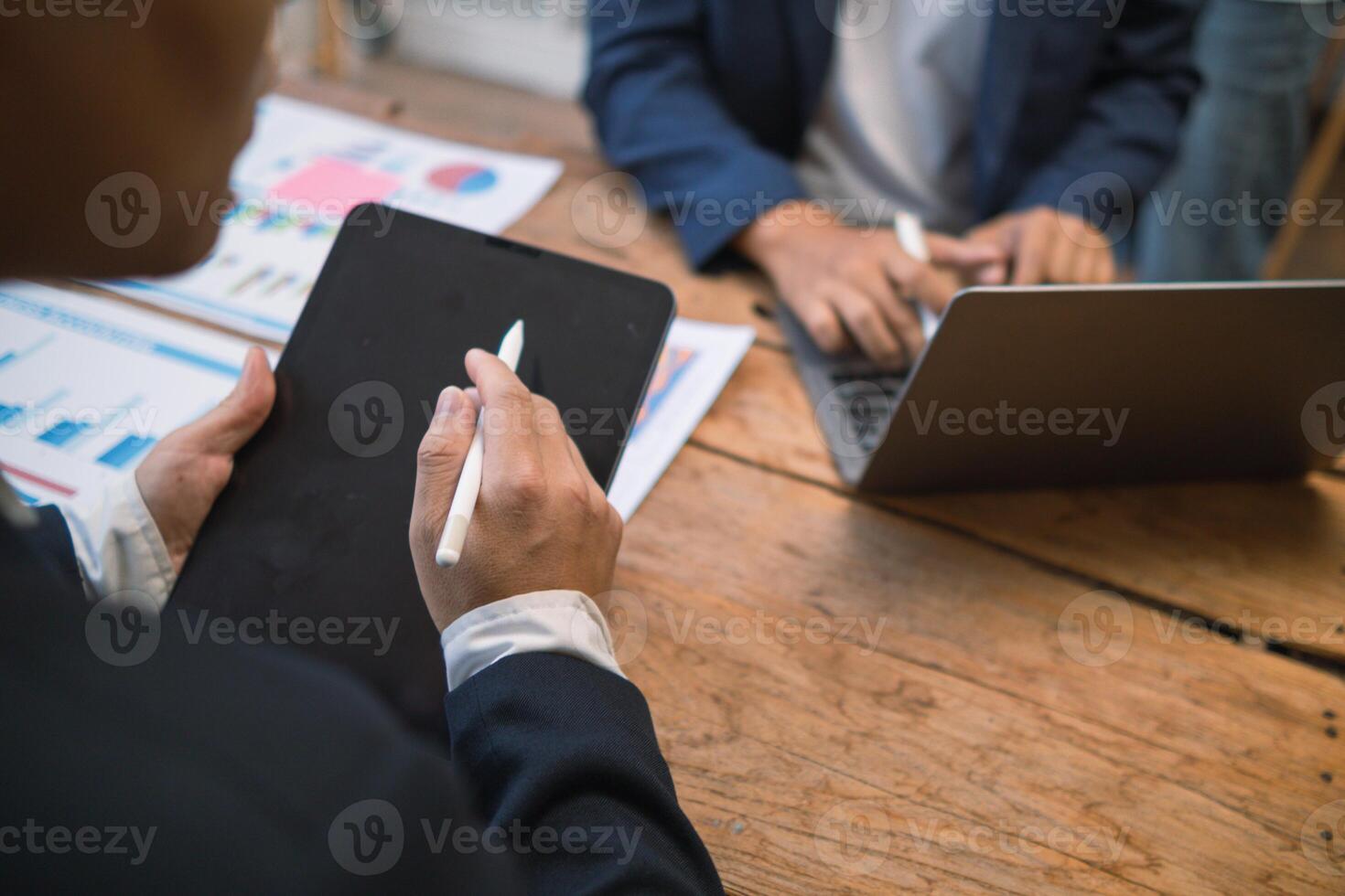 Business advisors attend committee meetings and provide investment advice to investors interested in joining the company and advisors also advise on the benefits and risks of investing. annual meeting photo
