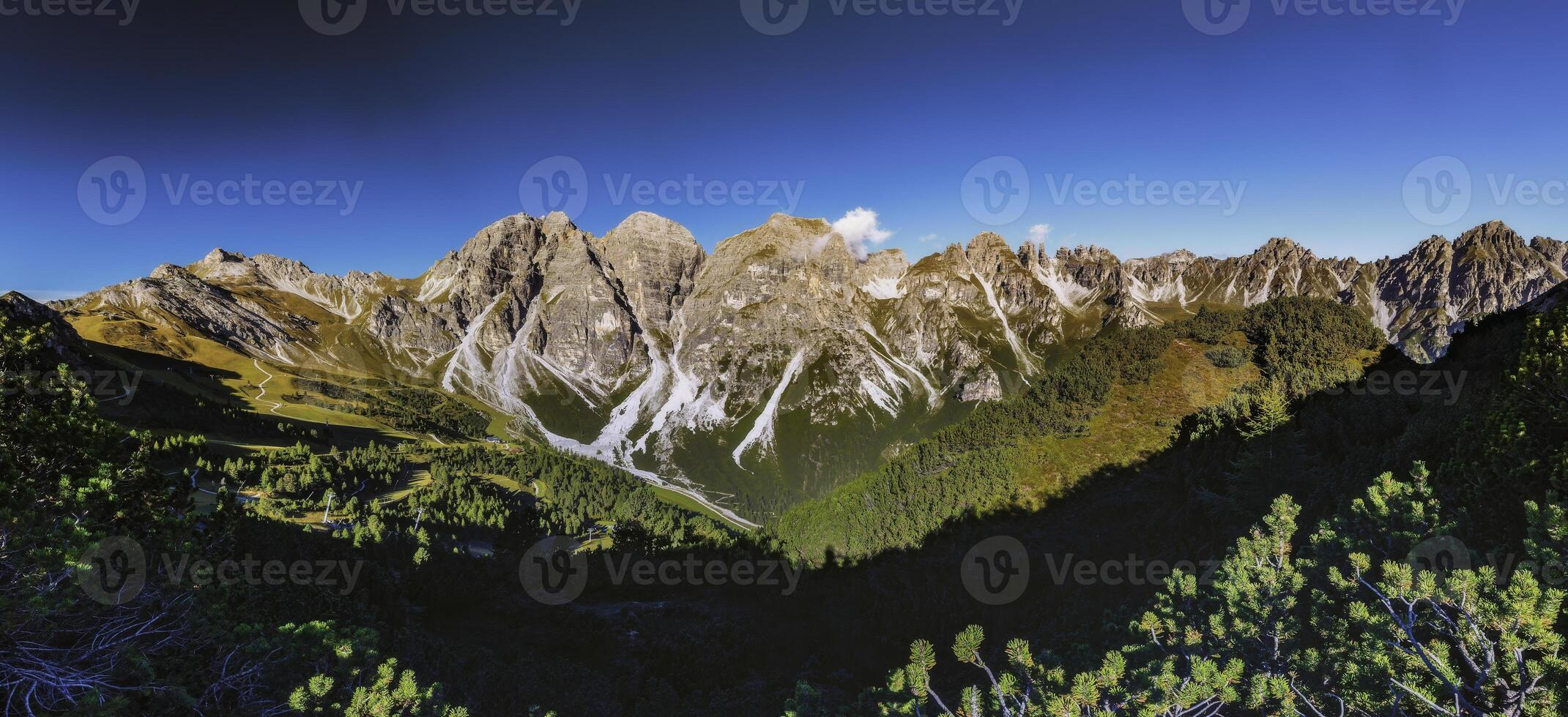 montaña paisaje de el stubai Alpes foto