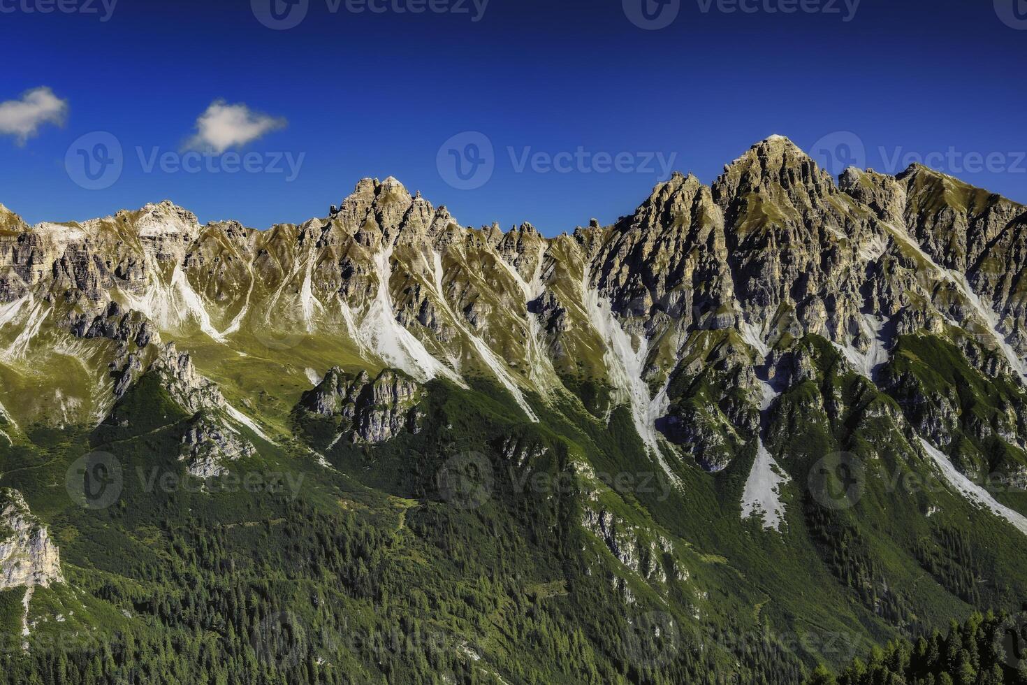 montaña paisaje de el stubai Alpes foto