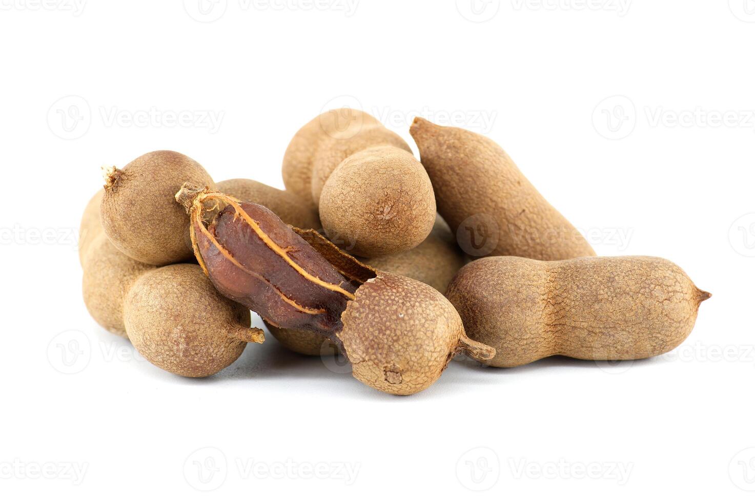 tamarindos frutas aislado en blanco antecedentes foto