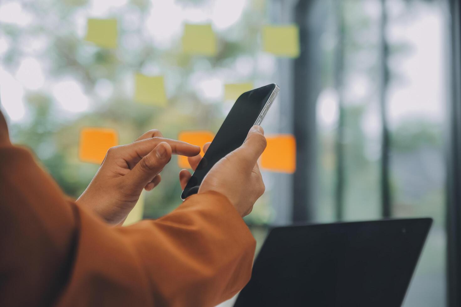 grupo de negocio personas trabajando juntos en el oficina nuevo concepto negocio proyecto presentación ideas foto