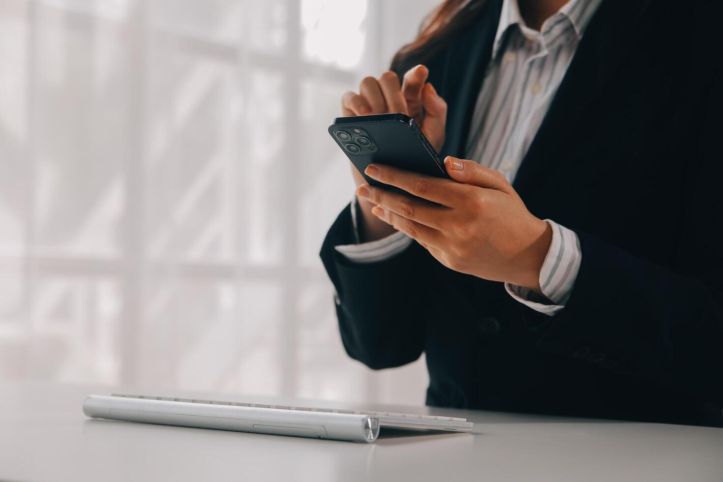 comunicación apoyo, llamada centrar y cliente Servicio ayuda escritorio. voip auriculares en teléfono teclado. foto