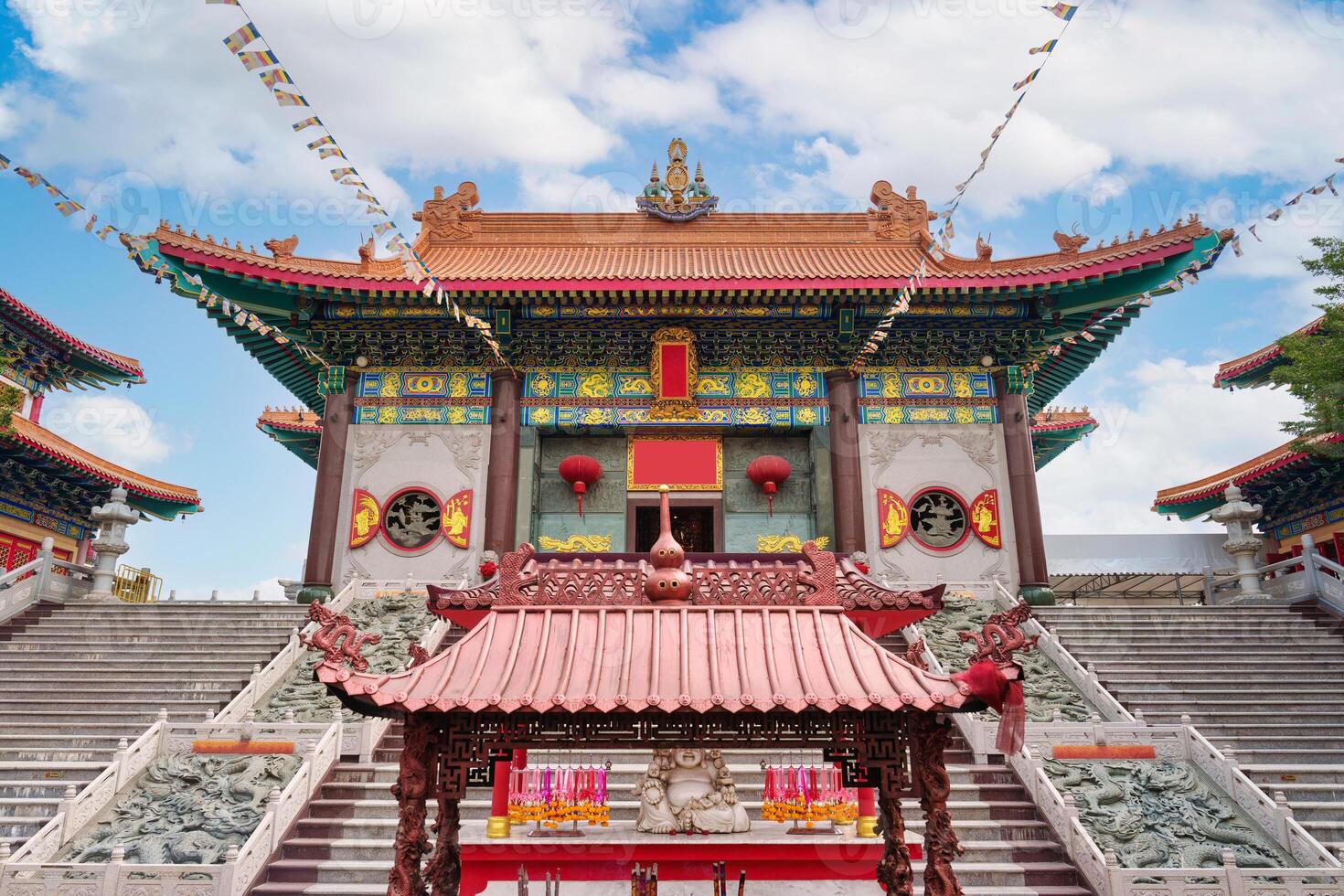 chino arquitectura templo de wat leng noei yi 2 o wat mangkon kamalawat un gigante chino budista templo en céntrico foto