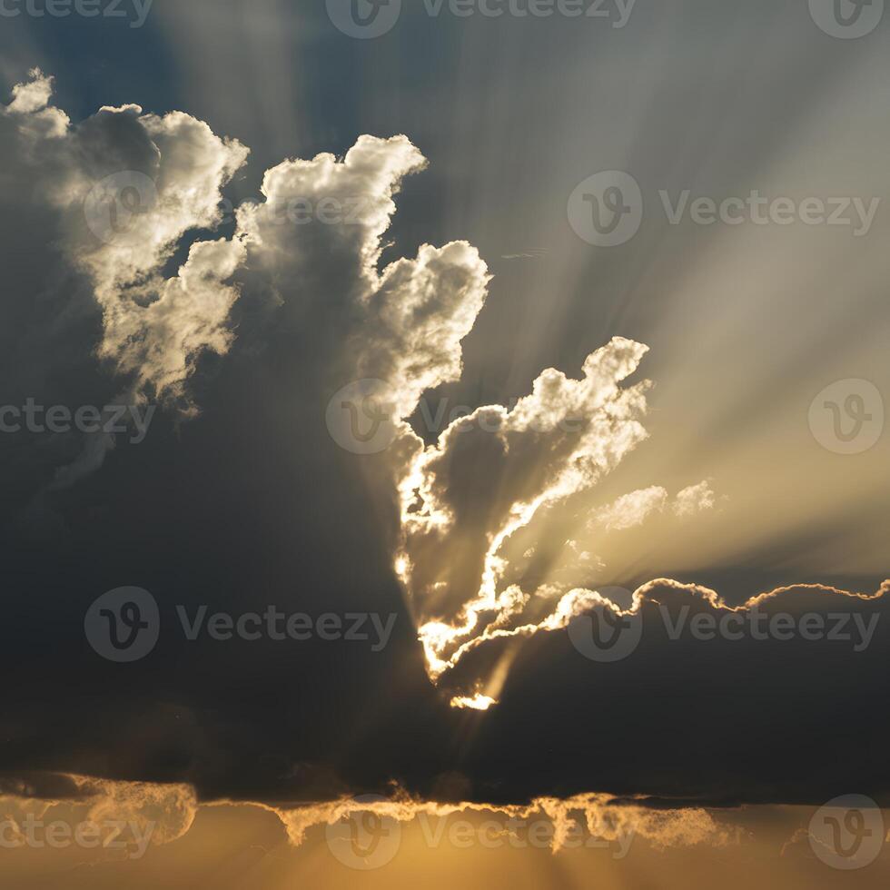 ai generado luces de sol radiante rayos filtrar mediante dramático nube formaciones para social medios de comunicación enviar Talla foto