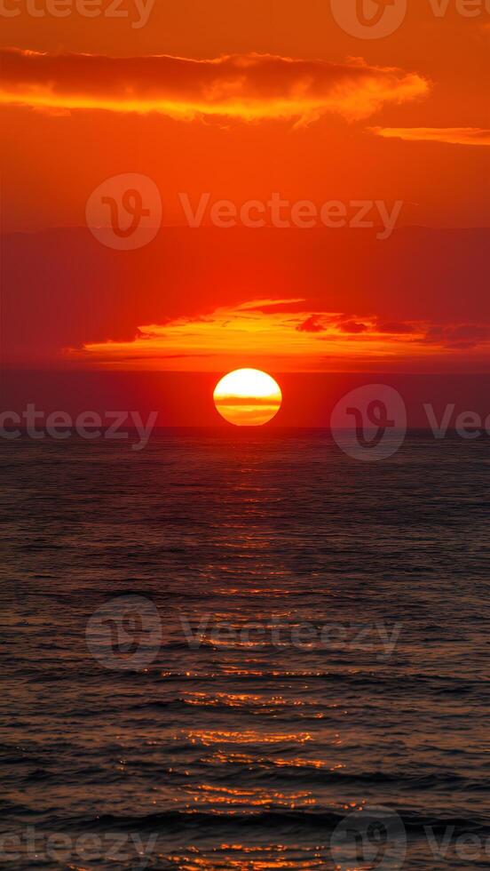 ai generado marco Dom Me lo pido abajo el horizonte, fundición un ardiente resplandor terminado Oceano vertical móvil fondo de pantalla foto