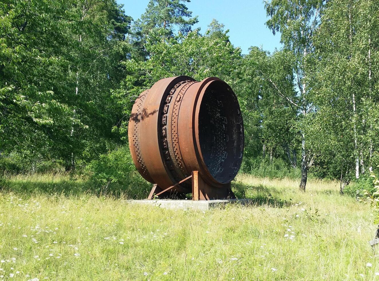 enorme hierro circulo en el afueras de Estocolmo foto