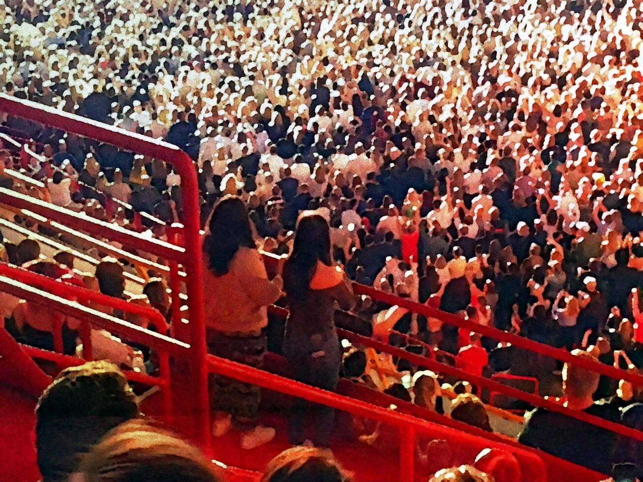 el multitud de personas a un concierto en el lleno arena. digital acuarela estilo. foto