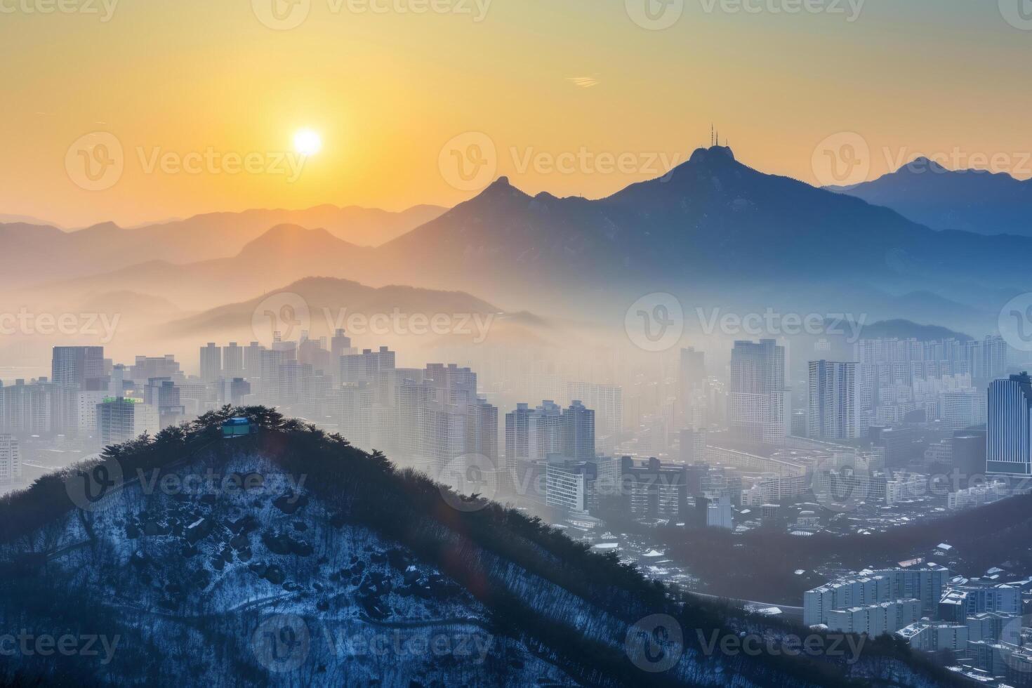 foto amanecer de bukhansan montaña en Seúl ciudad bohordo