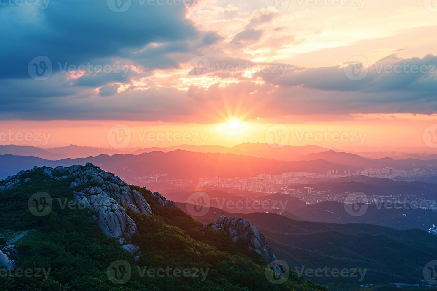 foto amanecer de bukhansan montaña en Seúl ciudad bohordo