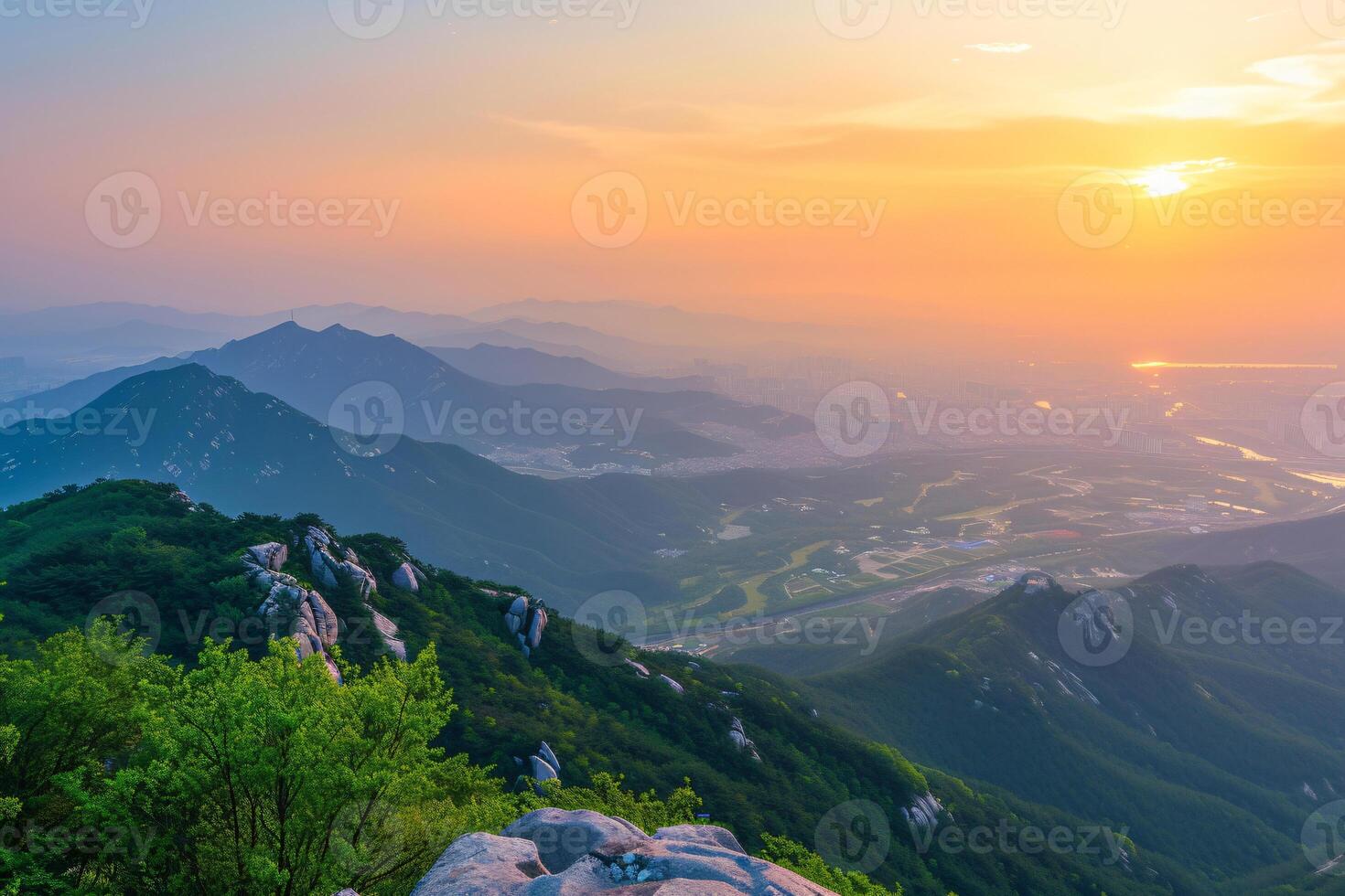 Photo sunrise of bukhansan mountain in seoul city scape