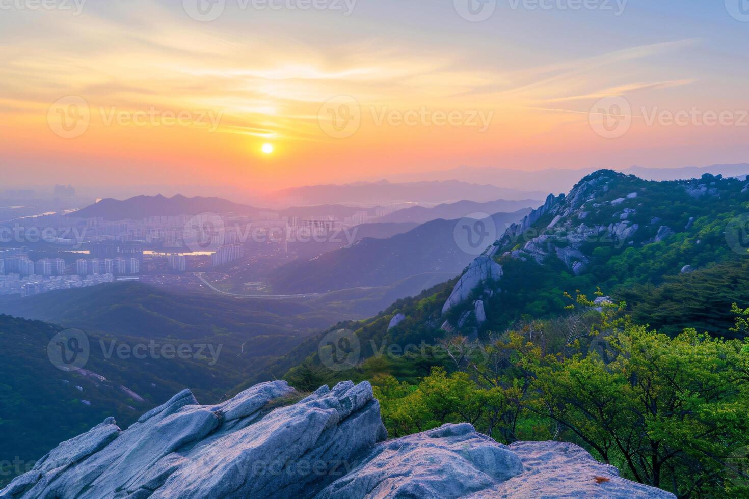 foto amanecer de bukhansan montaña en Seúl ciudad bohordo