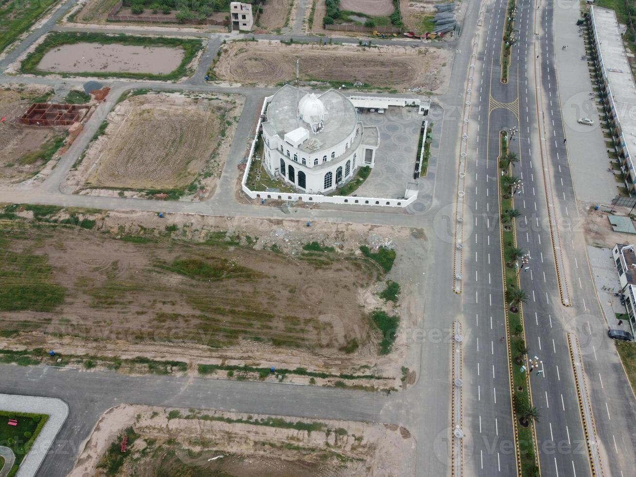 alto ángulo ver con zumbido de Oeste centro de deportes acuáticos alojamiento sociedad en lahore Pakistán en noviembre 07, 2023 foto