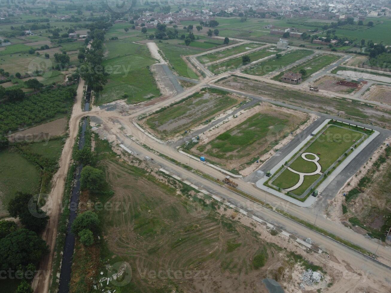 alto ángulo ver con zumbido de Oeste centro de deportes acuáticos alojamiento sociedad en lahore Pakistán en noviembre 07, 2023 foto