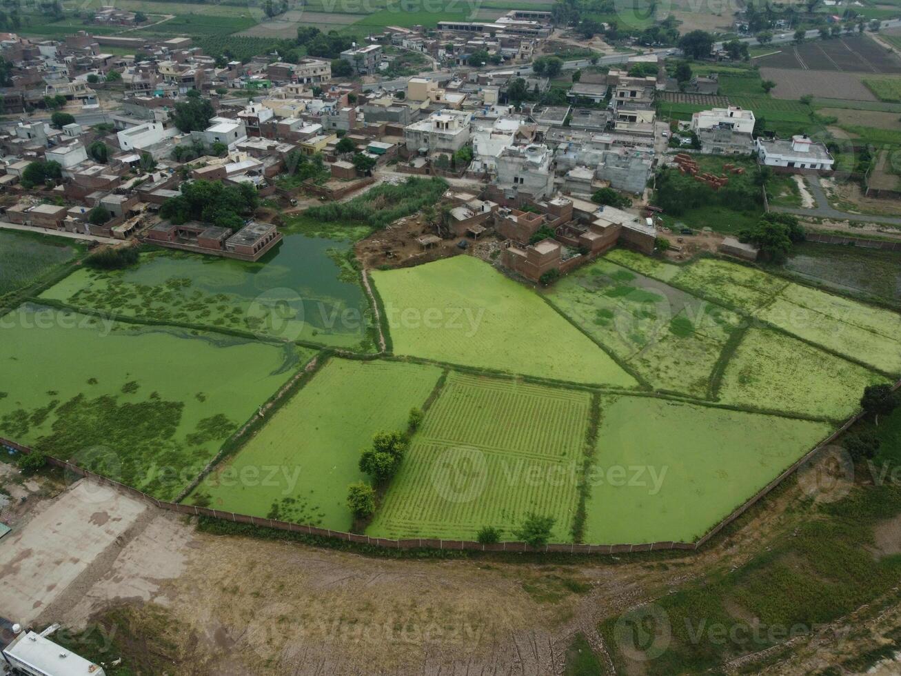 alto ángulo ver con zumbido de Oeste centro de deportes acuáticos alojamiento sociedad en lahore Pakistán en noviembre 07, 2023 foto