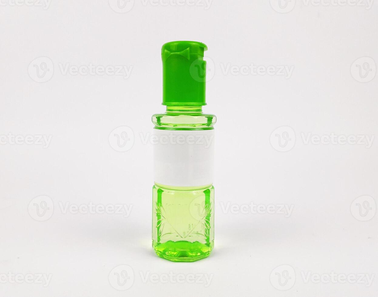 eucalipto petróleo en un pequeño botella foto