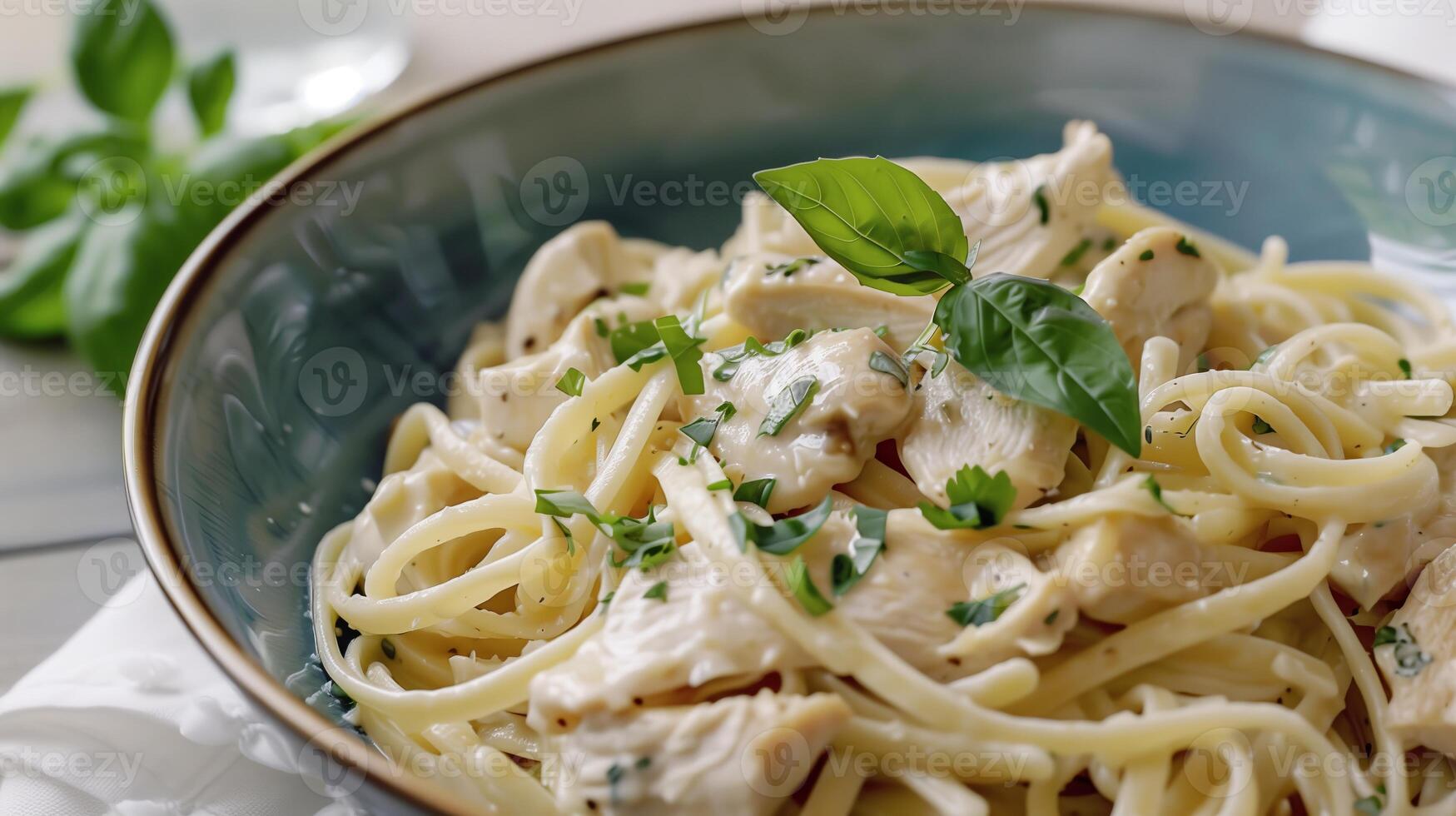pasta con Espinacas en un bol. un italiano spagetti plato, cerca arriba, parmesano queso, comida fotografía. generado por artificial inteligencia. foto
