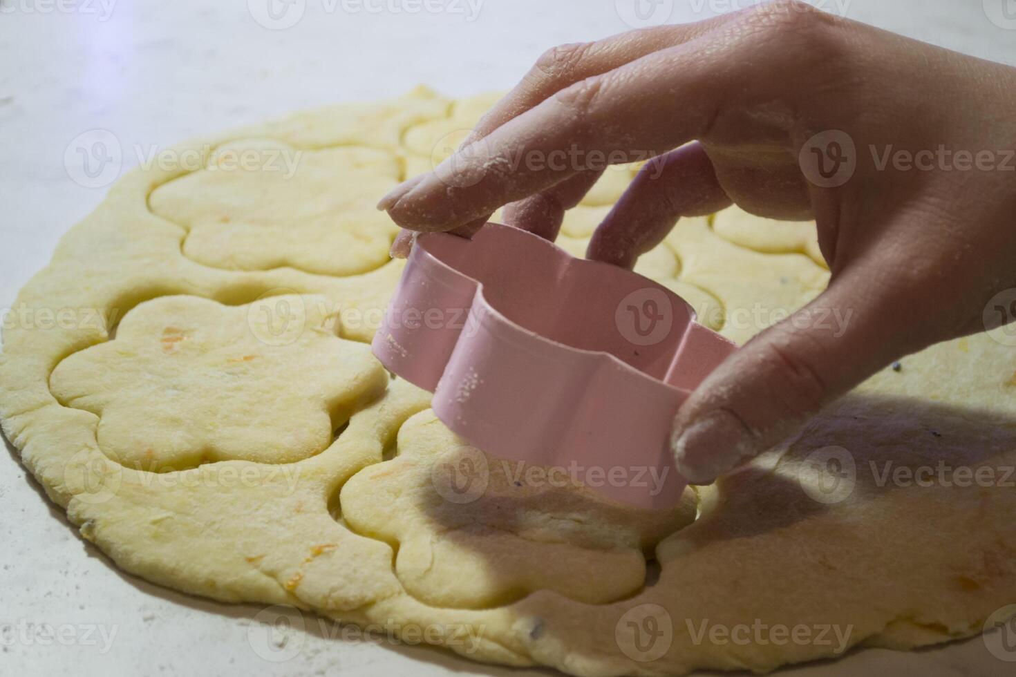 panadero haciendo el galletas. foto