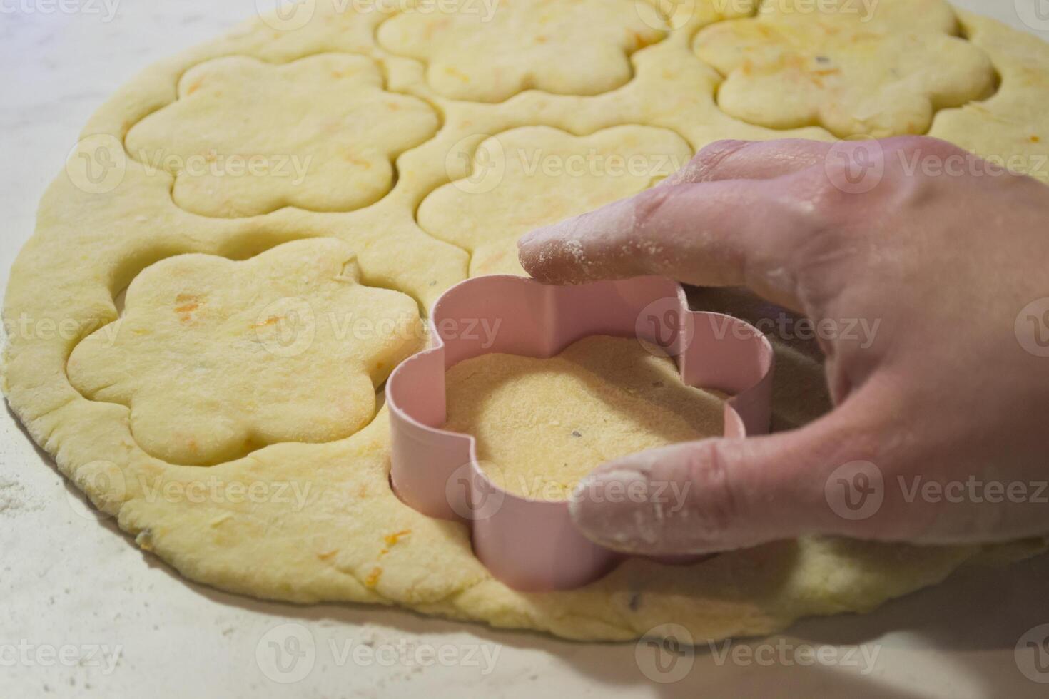 panadero haciendo el galletas. foto