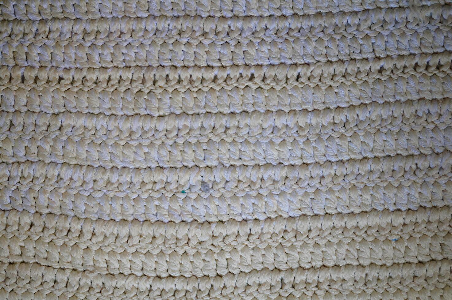 A white and tan rug with a pattern of white and brown photo