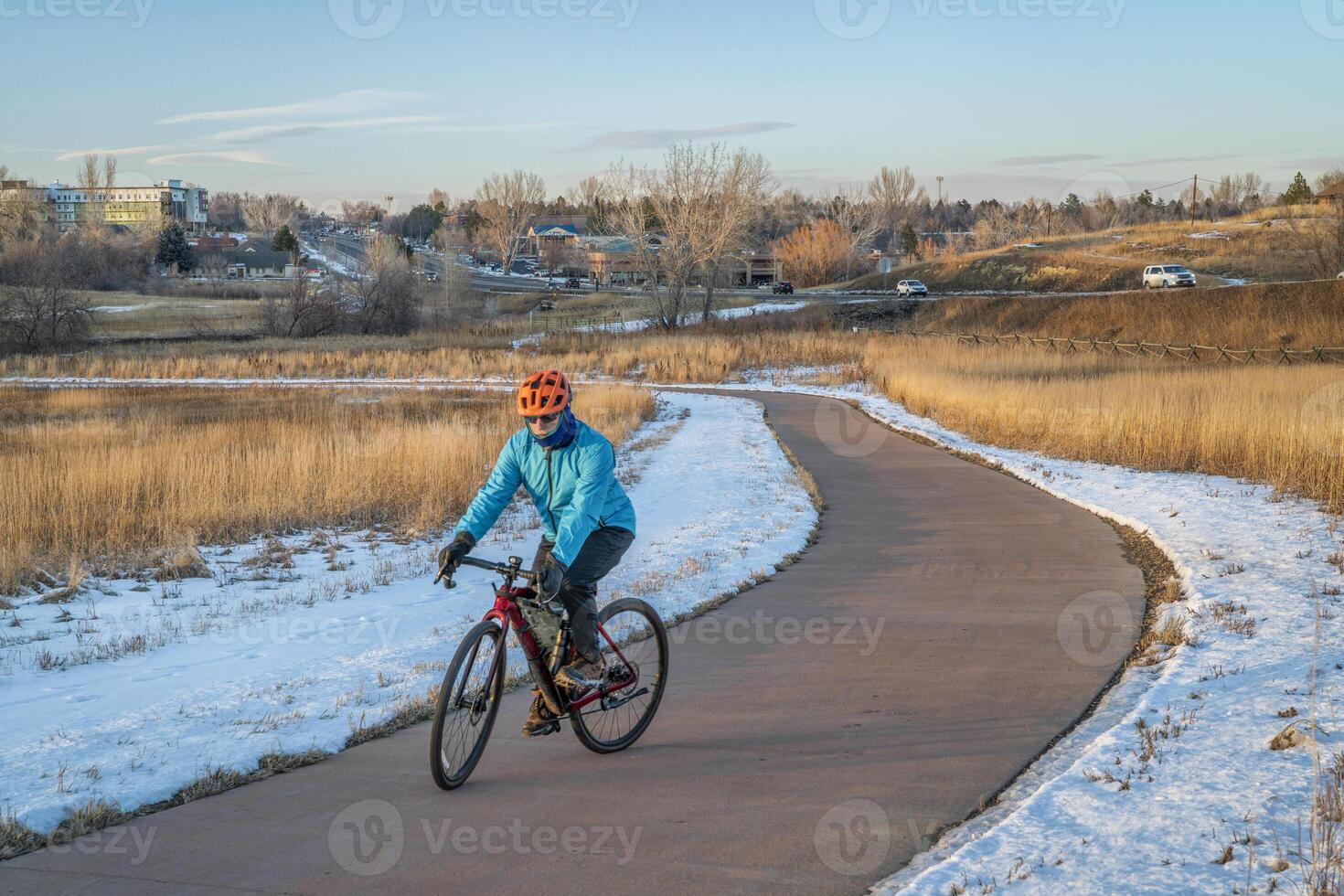 andar en bicicleta sendero en fuerte collins, Colorado foto