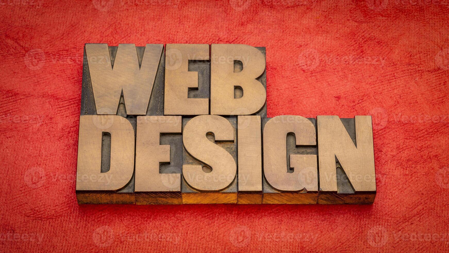 web diseño palabra resumen en Clásico tipografía madera tipo en contra texturizado hecho a mano papel, Internet Servicio concepto foto