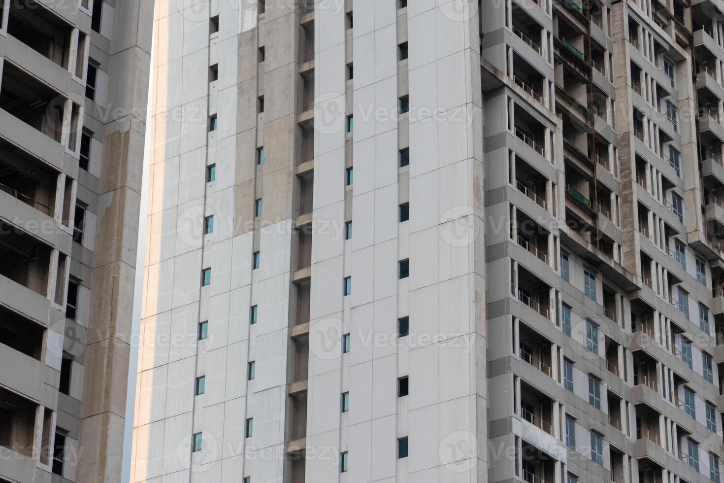 alto subir Departamento edificio debajo construcción. después algunos ediciones foto