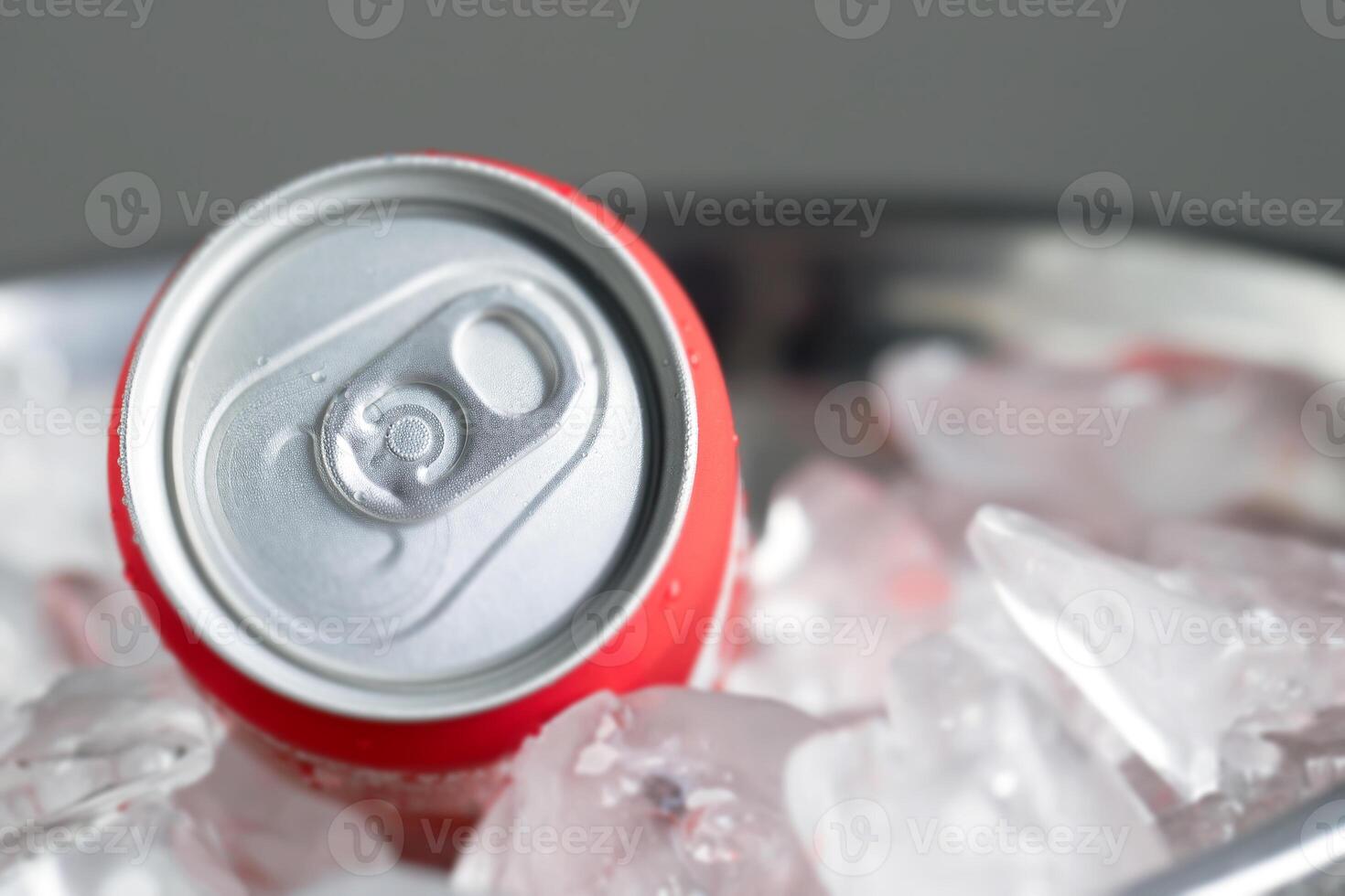 Can soft drinks and ice stimulate the body to crave more sugar, making you hungry more easily, eating more than usual and risking obesity. photo