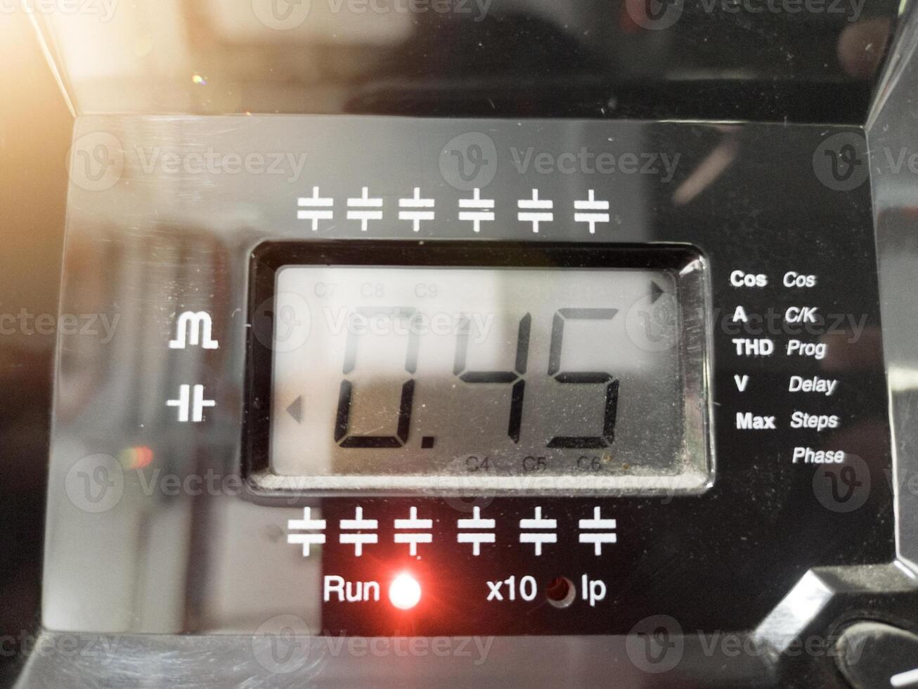 poder factor regulador computadora max 12 escarpado circuito, poder factor circuito para condensadores banco panel. foto