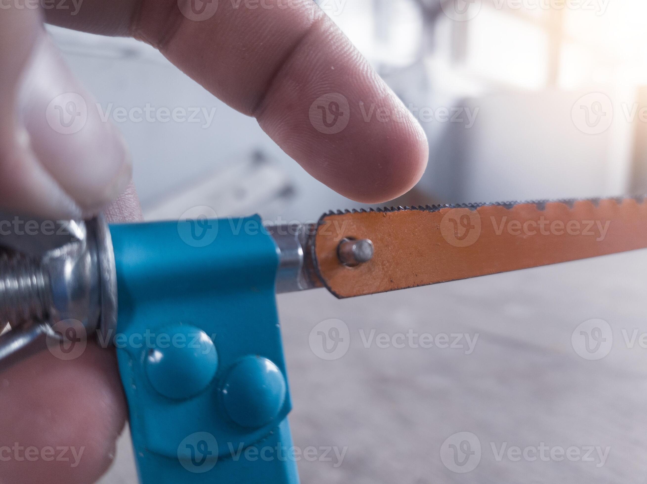 Checking sharpness and showing the correct direction of the hacksaw