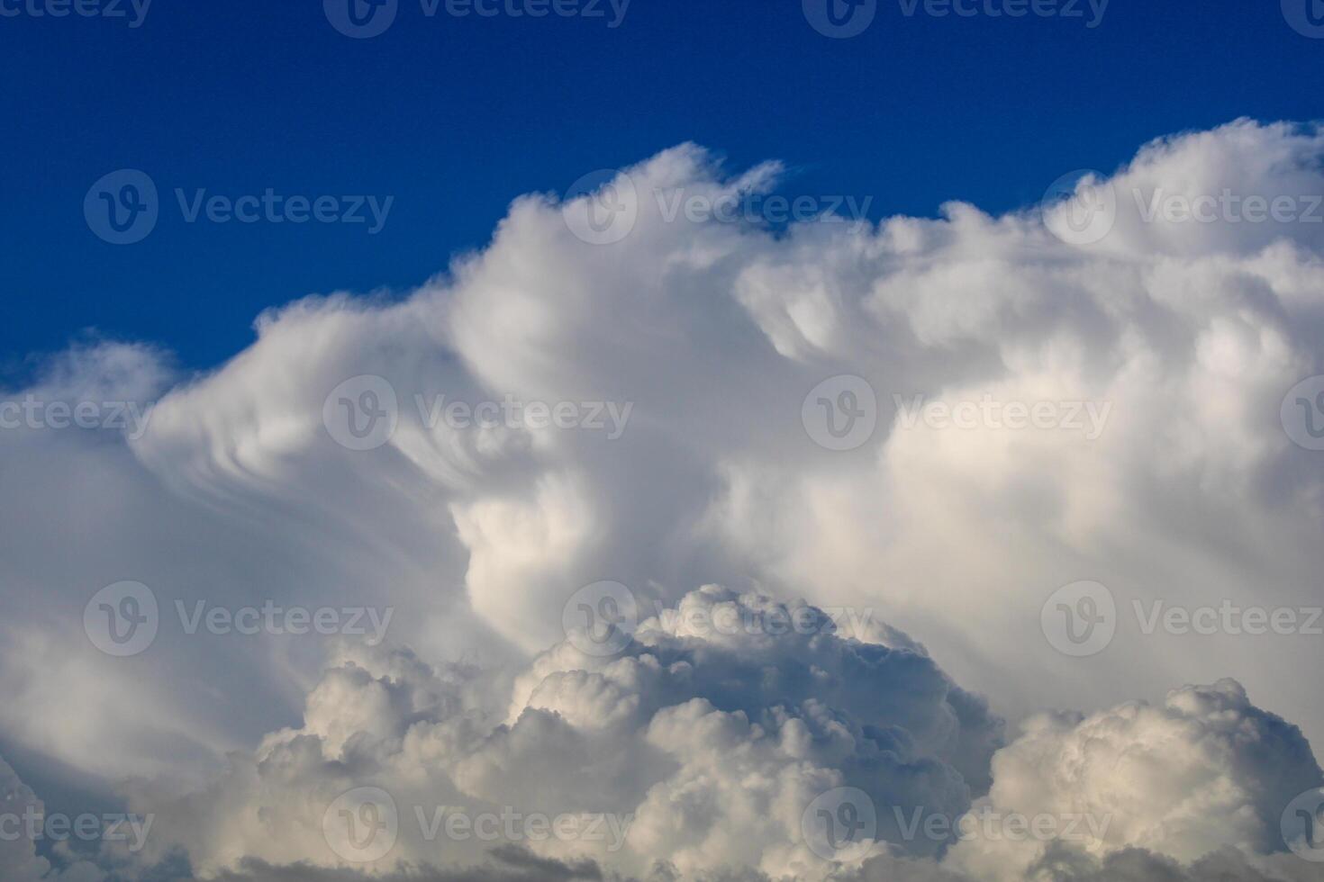 a large cloud that is in the sky. cumulus clouds. cumulonimbus photo