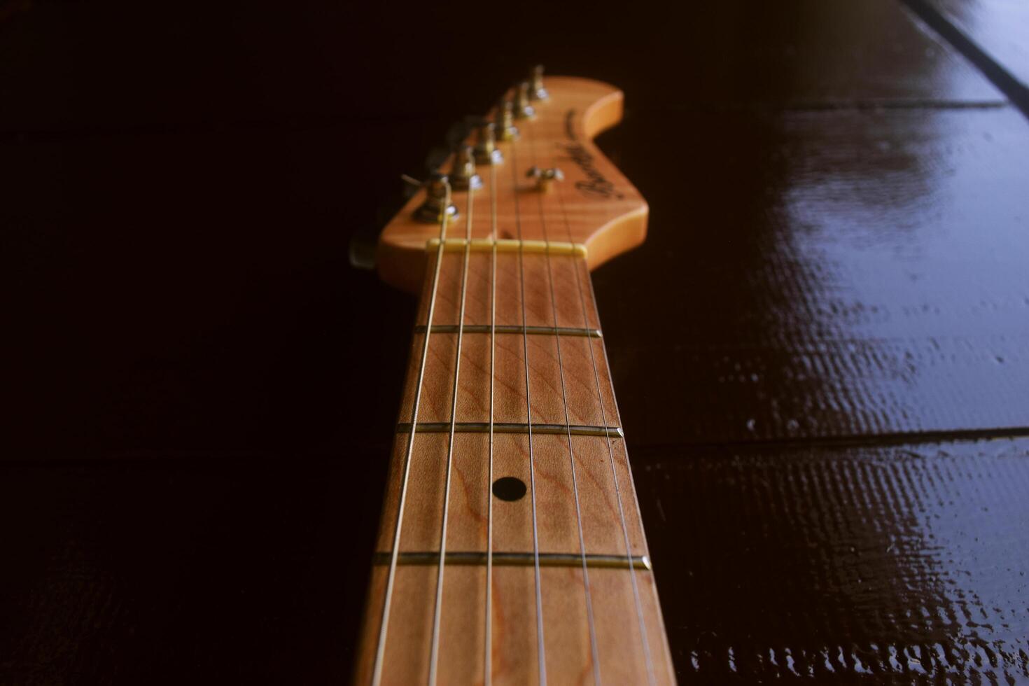 Brebes, BB, 2023 - The guitar fretboard is made from the very strong maple wood used by Brebes musicians photo