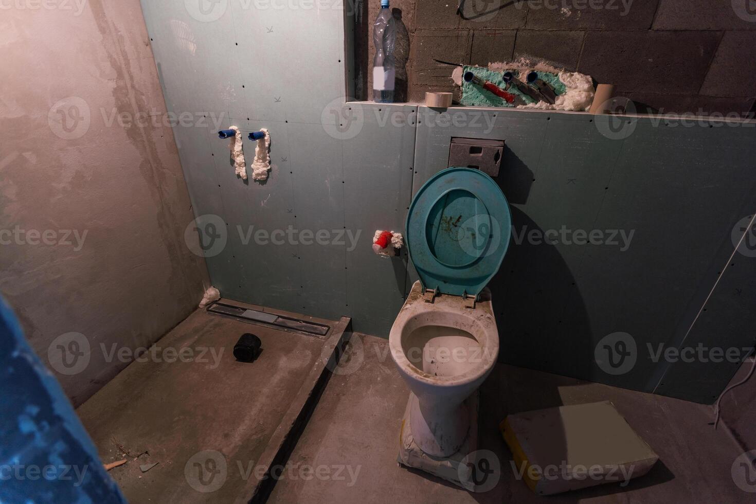 edificio renovación, paneles de yeso en el baño foto