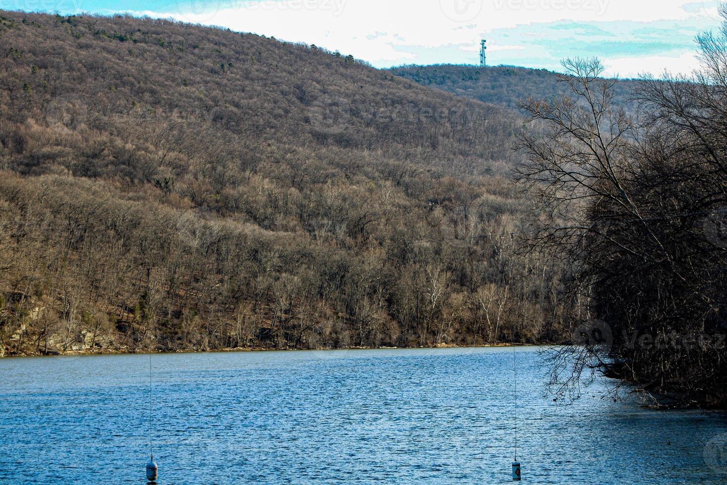 paisaje alrededor el shannondale río represa en Charles pueblo Virginia Occidental. foto