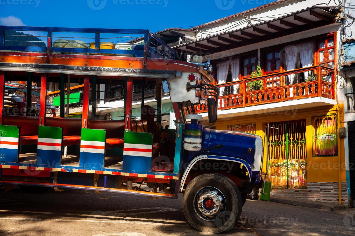 vistoso tradicional rural autobús desde Colombia llamado chiva foto