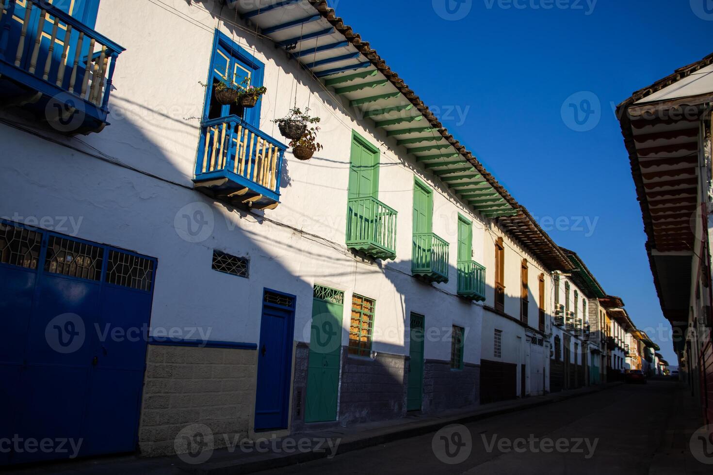 hermosa calles a el histórico céntrico de el patrimonio pueblo de salamina situado a el caldas Departamento en Colombia. foto