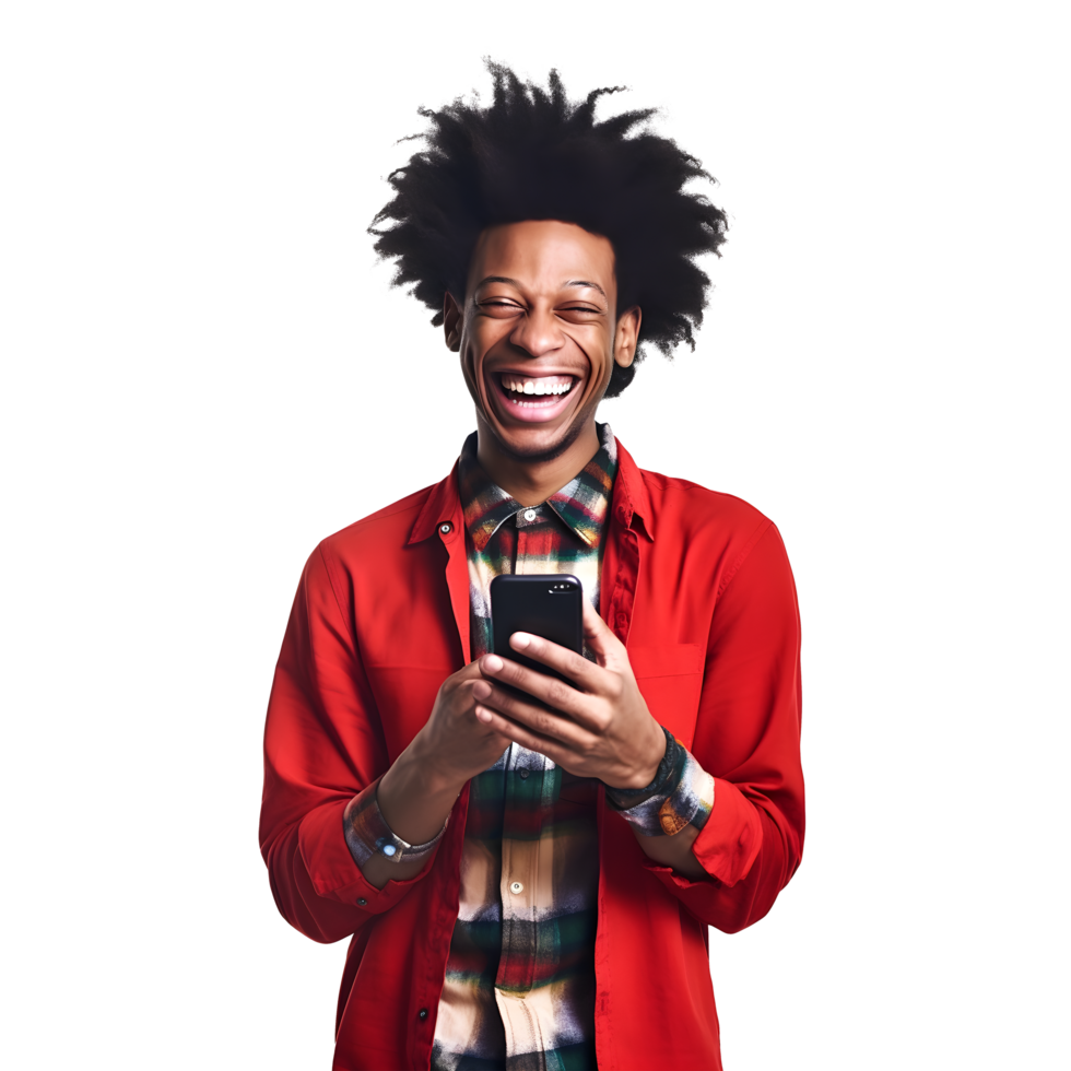 portrait de noir Jeune homme attrayant de bonne humeur étonné en utilisant intelligent téléphone png