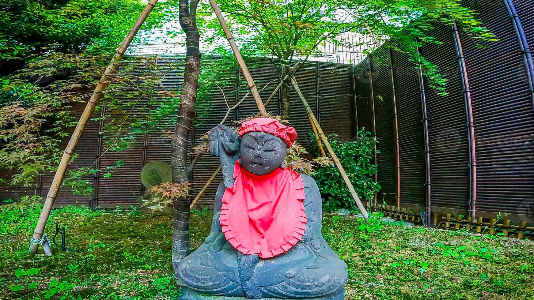 un templo en un oculto ubicación. un templo en hatsudai, shibuya pabellón, tokio, Japón. esta es un separar templo de rurizan yakuoin yoji templo foto