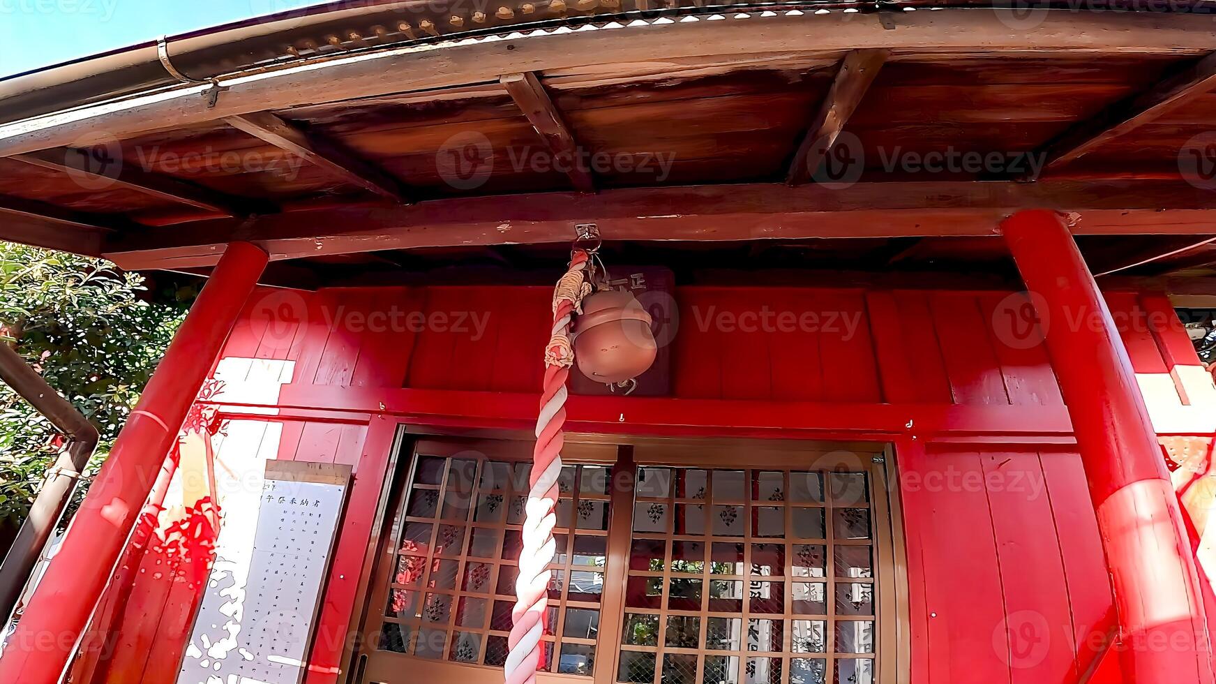 hatsudai shusse inari daimyojin, un santuario situado en hatsudai, shibuya-ku, tokio, Japón eso es situado arriba un colina, en un residencial área, siguiente a el hatsudai para niños diversión parque. foto