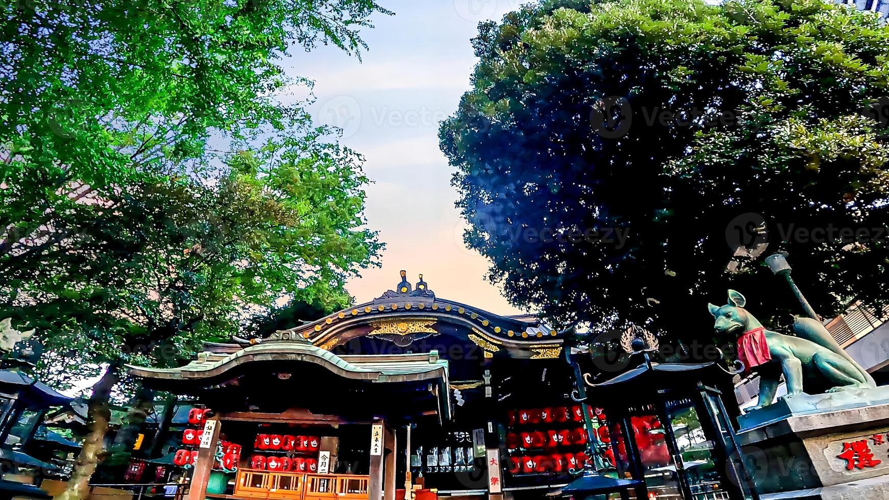 Toyokawa Inari Tokyo Branch Temple, located in Motoakasaka, Minato-ku, Tokyo, Japan It originates from the time when Ooka Echizen no Kami Tadada solicited Dakiniten from Toyokawa Inari and enshrined photo
